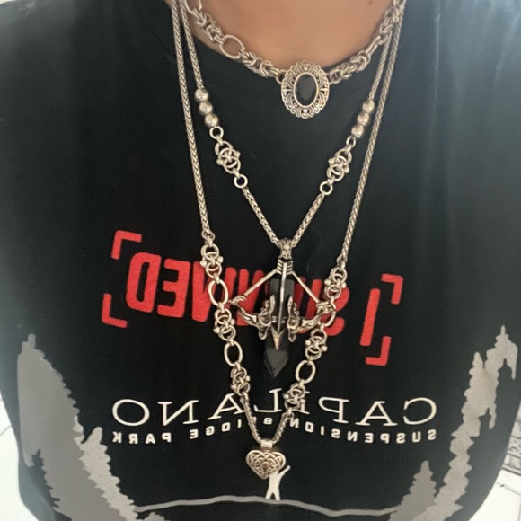 Handmade stainless steel maille link chain & onyx gemstone bow & arrow charm - Picture 4 of 12